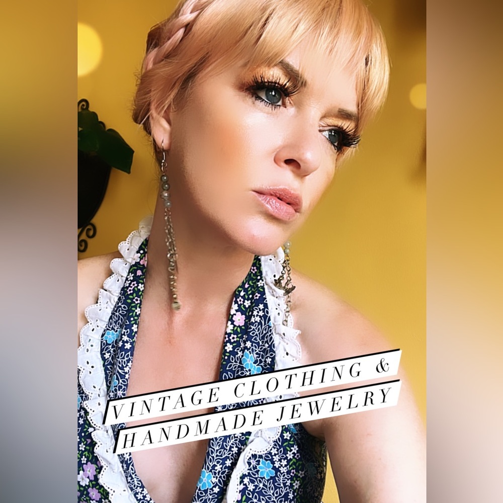 LIKE THIS LISTING to be notified when I go LIVE on a POSH SHOW